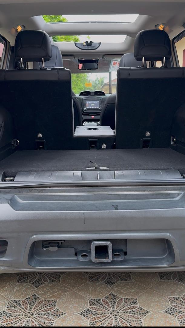 Jeep Renegade SUV: Stylish Compact Crossover