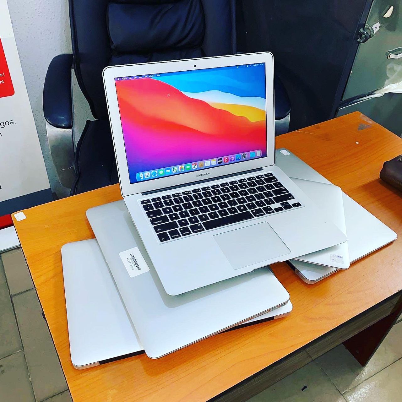 MacBook air core i5 128gn ssd/4gb keyboard light. 13inch. 2013