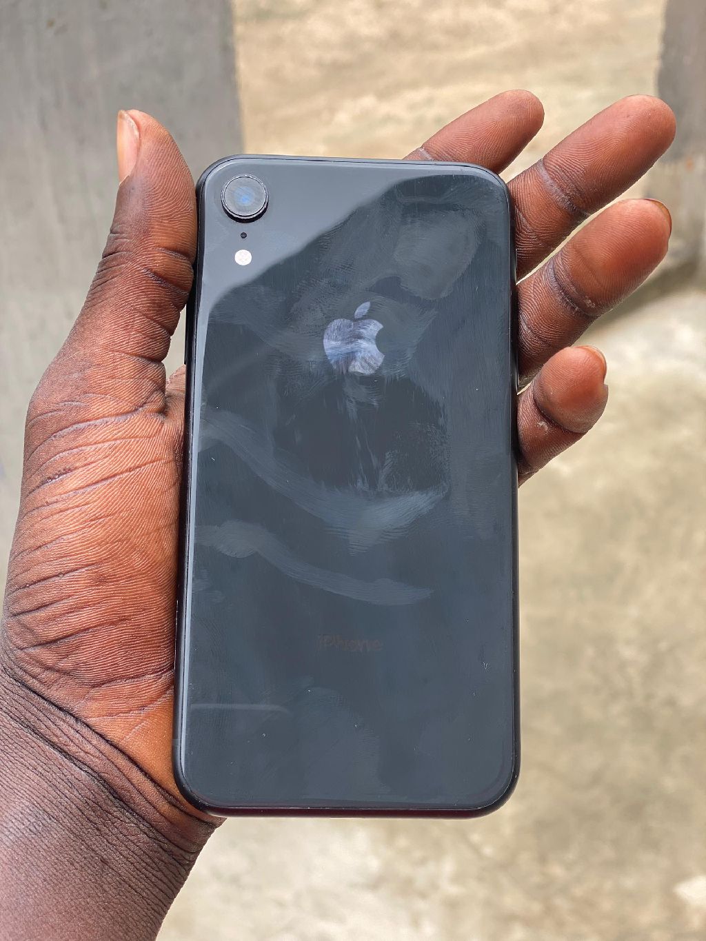 iPHONE XR