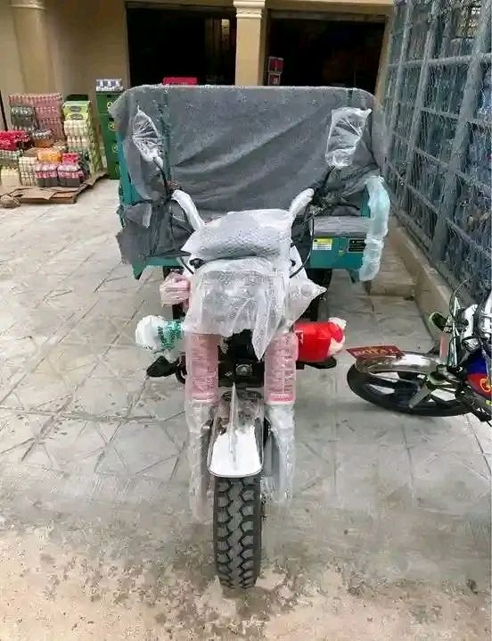 Apsonic Aboboyaa motorcycle