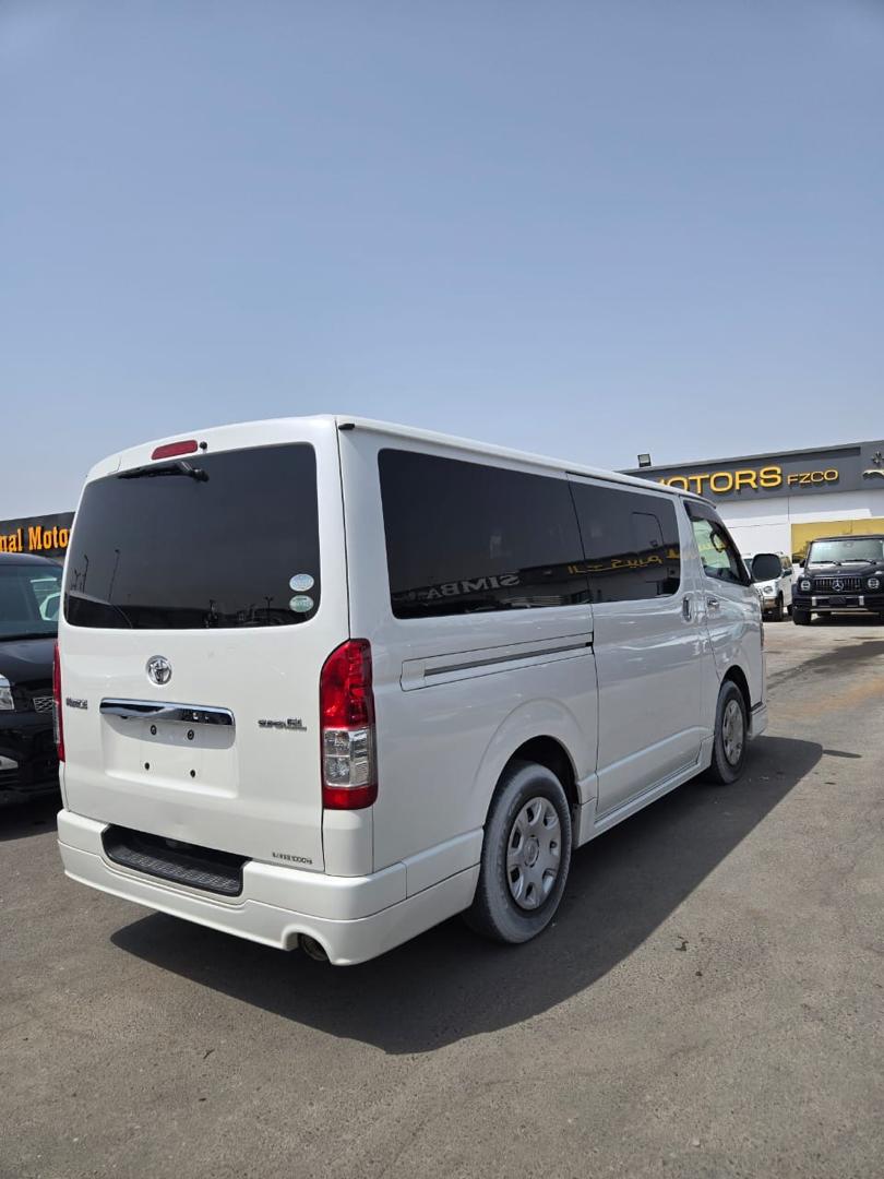 Toyota HiAce (5th Generation, H200 Series).