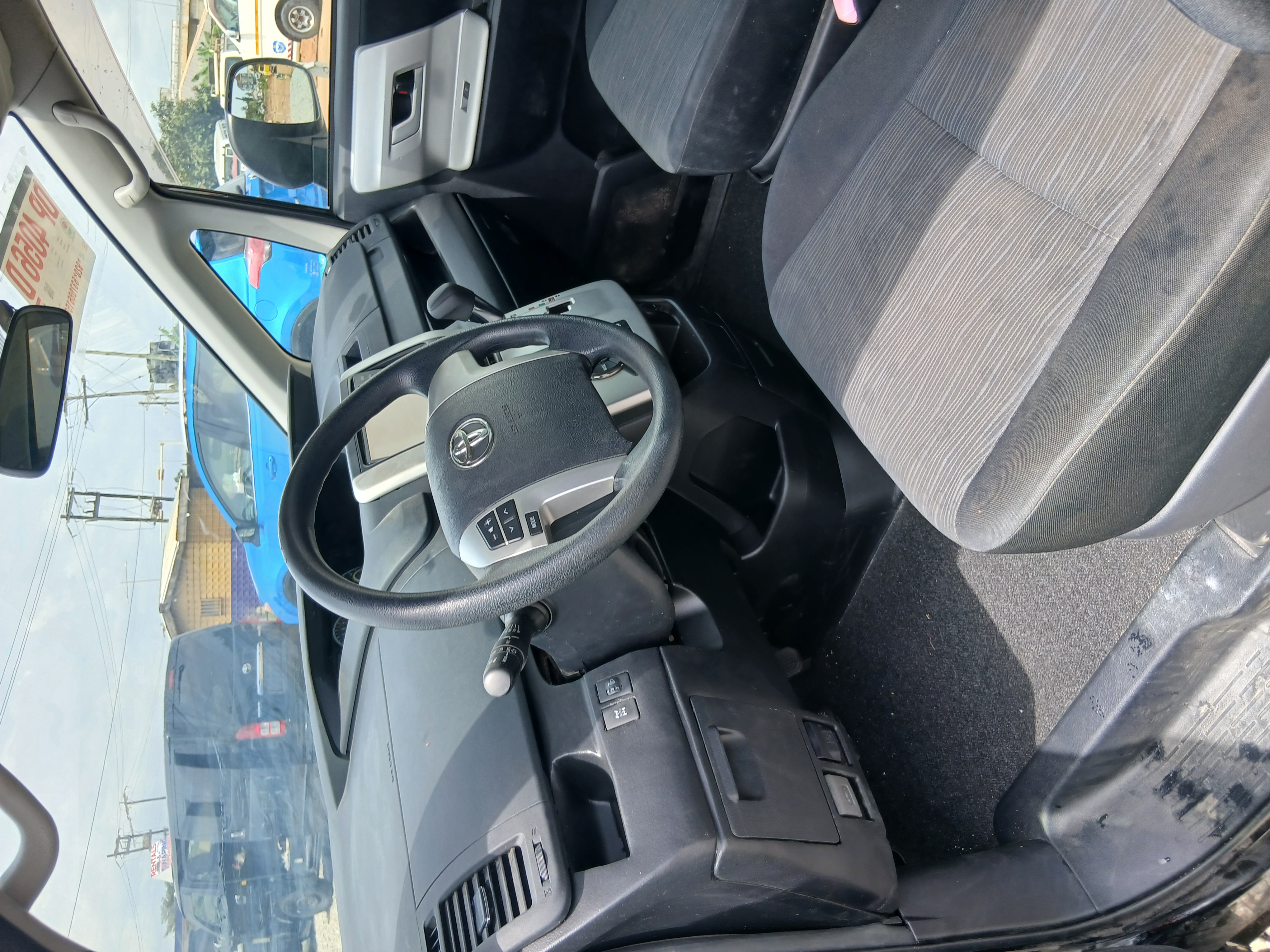 Toyota voxy 2013 model