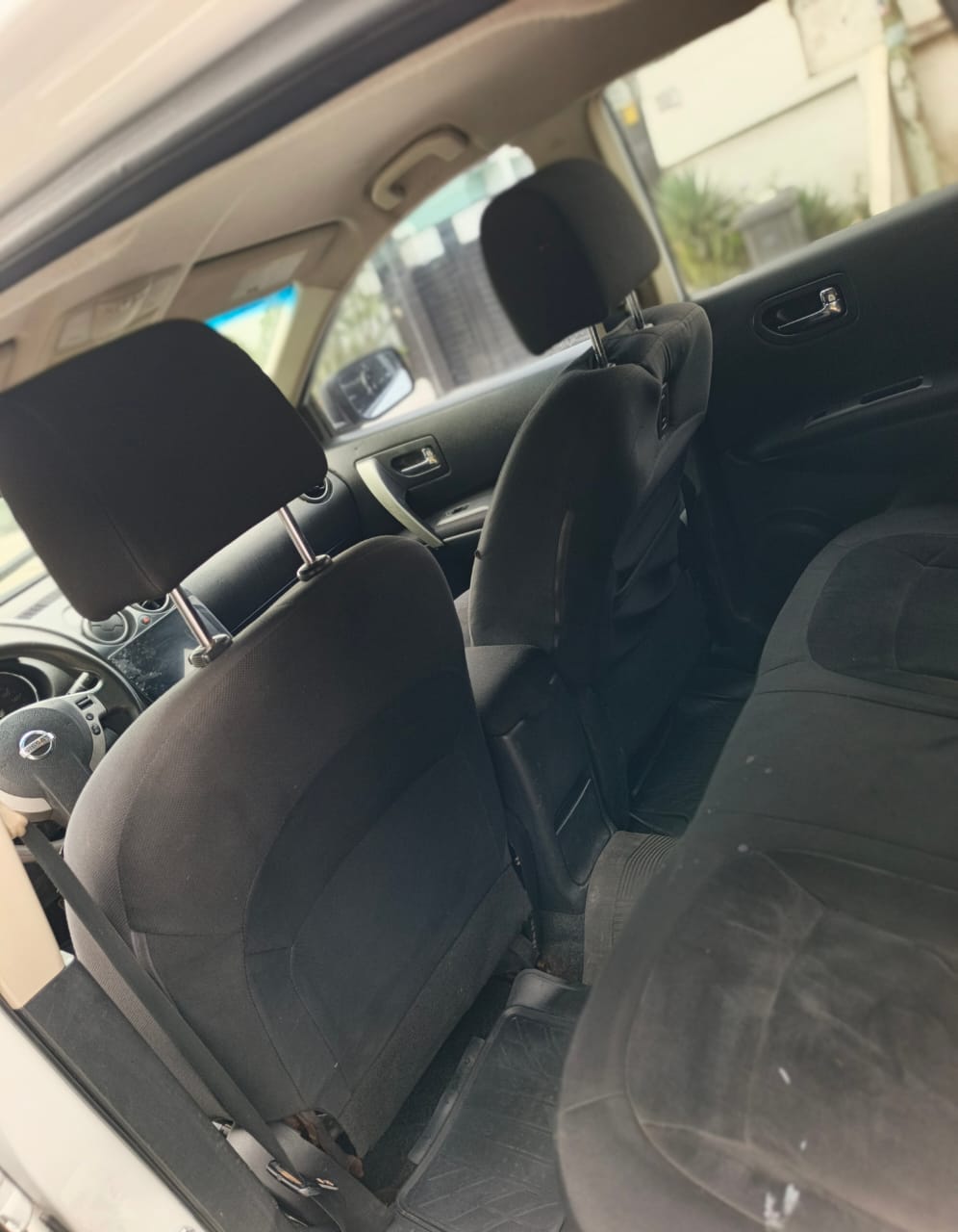 neat white Nissan Rogue