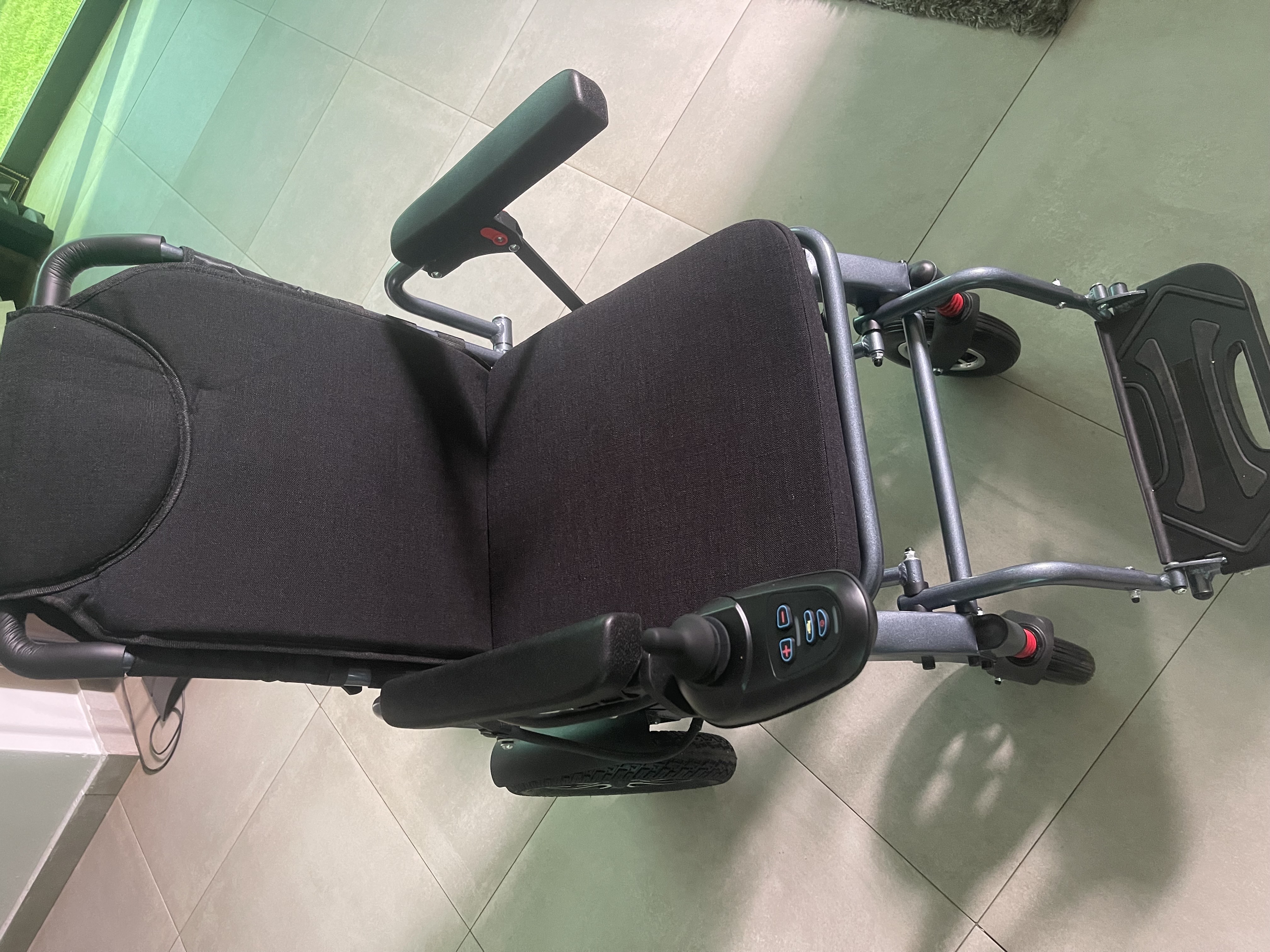 Electric wheelchair