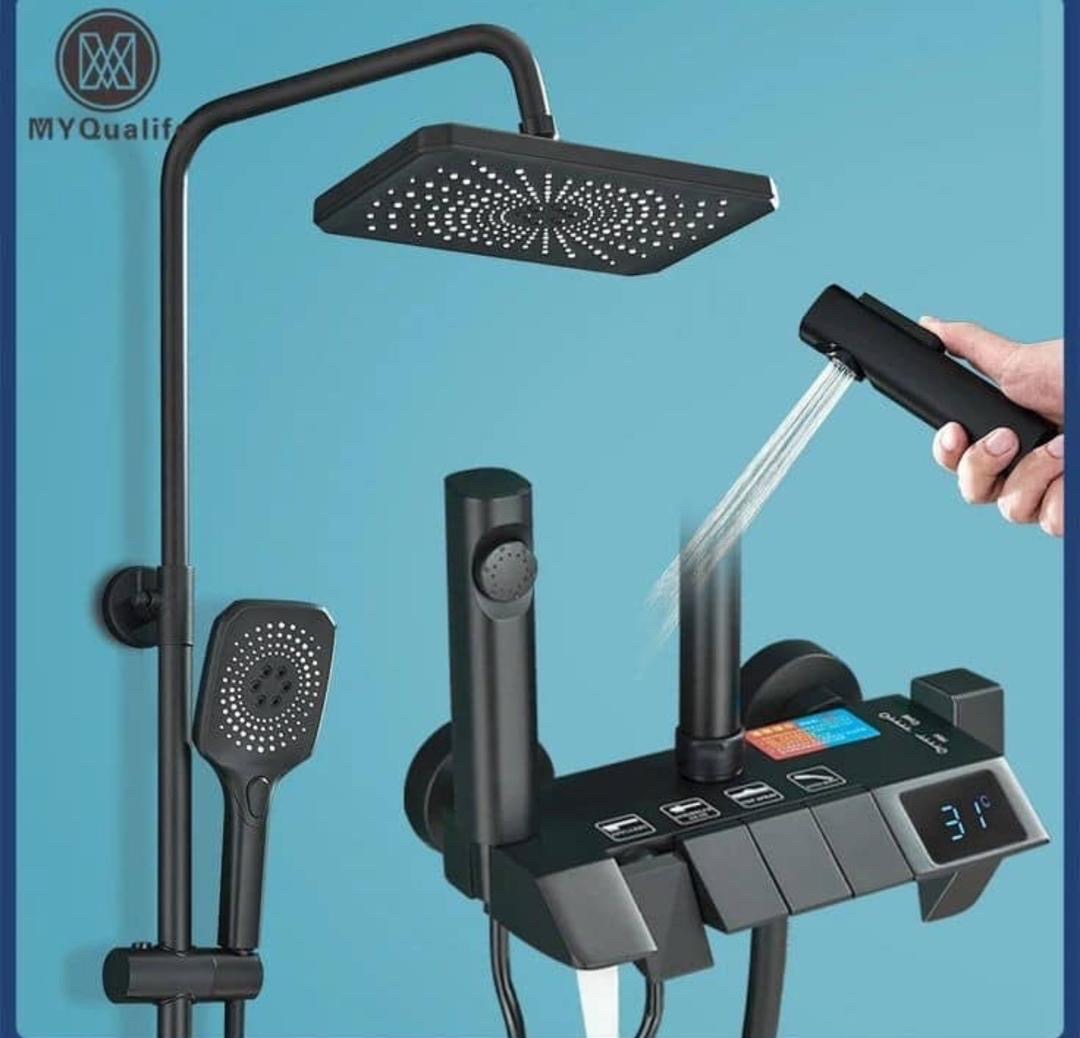 Smart shower with temperature reader