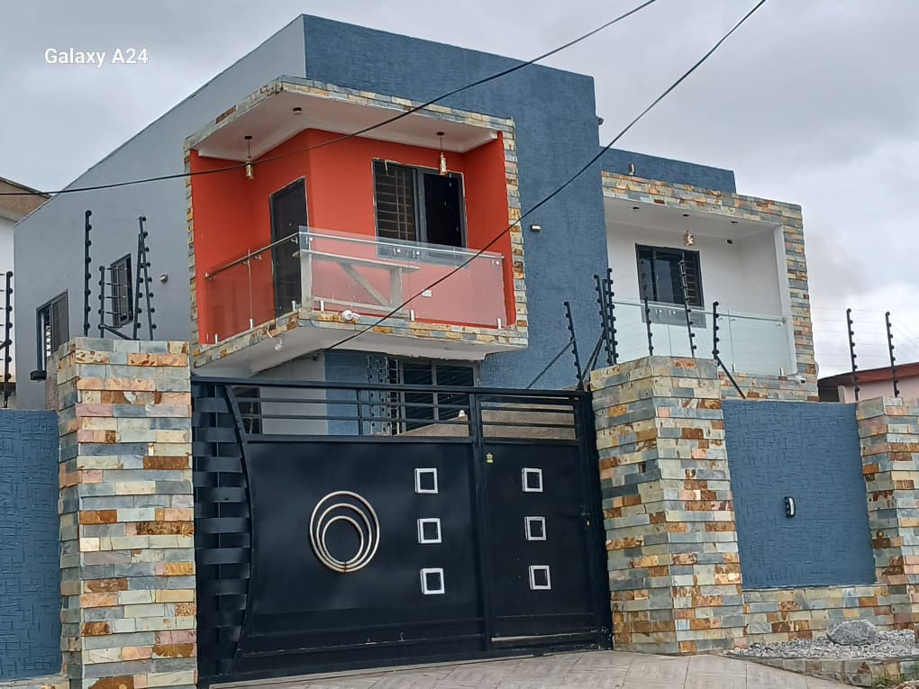 furnished 5 bedrooms in Buokrom estate f line