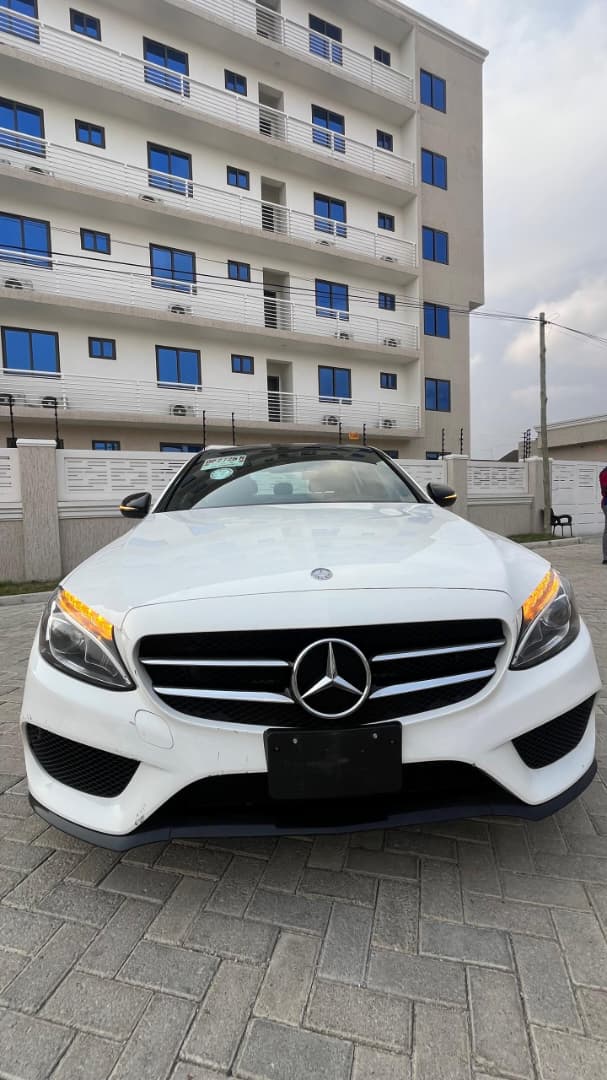 2016 C300 4MATICFully loaded