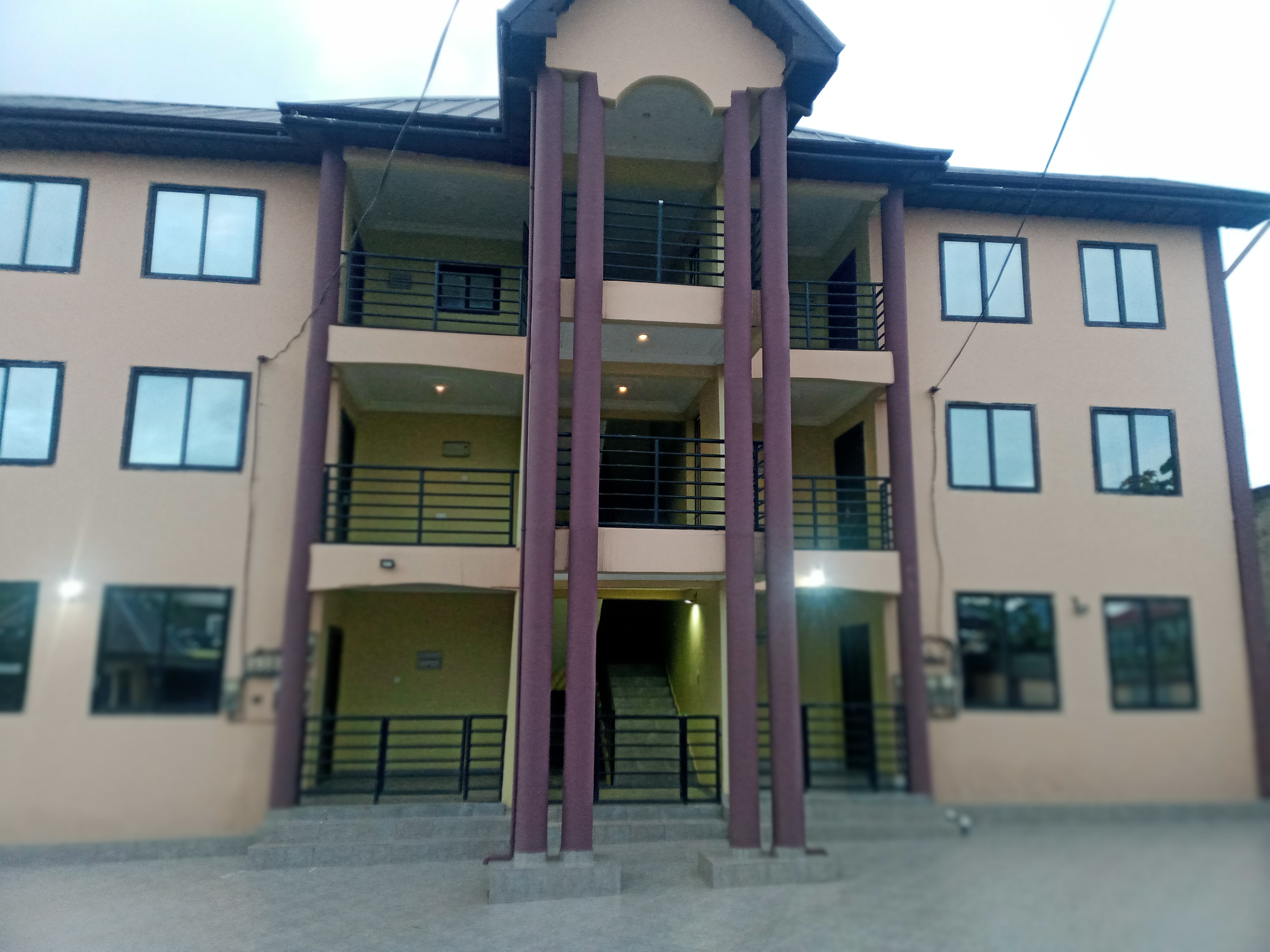 3 bedrooms Luxury apartment for rent in Ashongman Estate