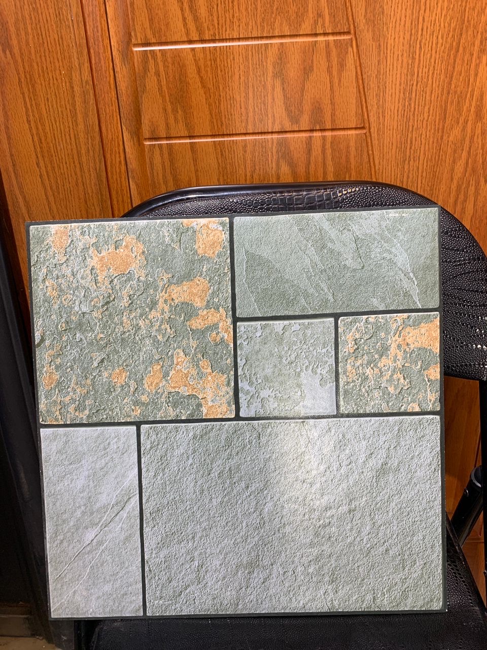 40/40cm rough made in India. 5 pcs in a box. Gh170