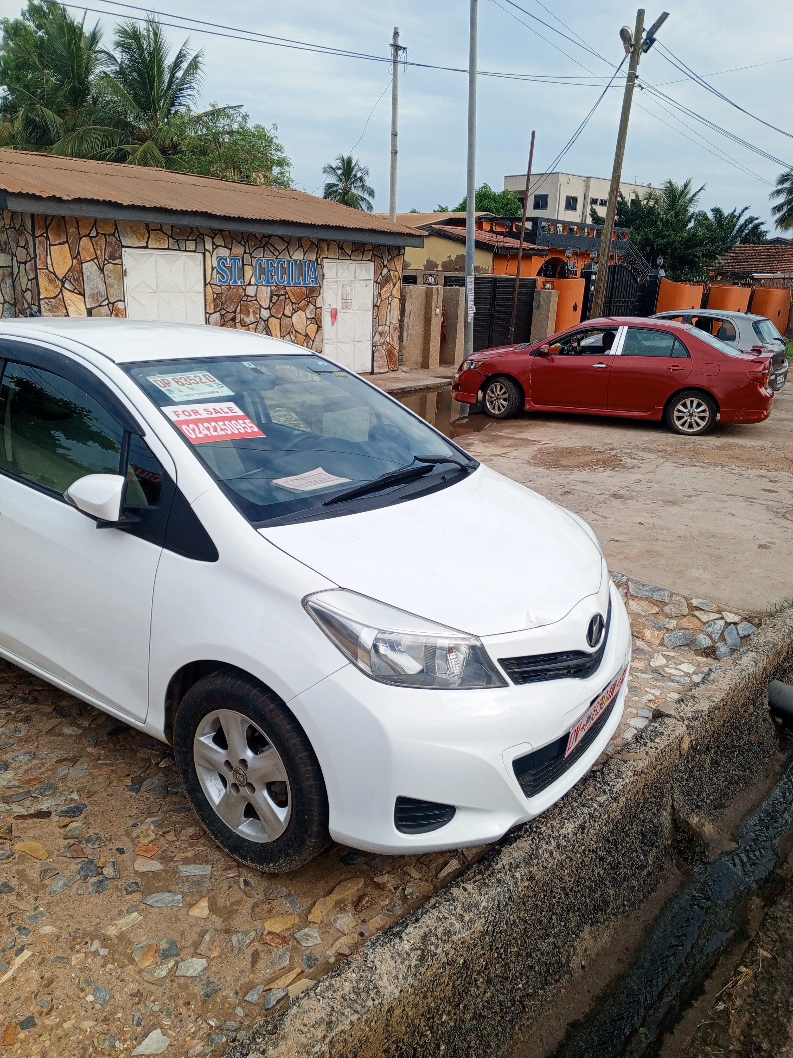 2013 Toyota vitz