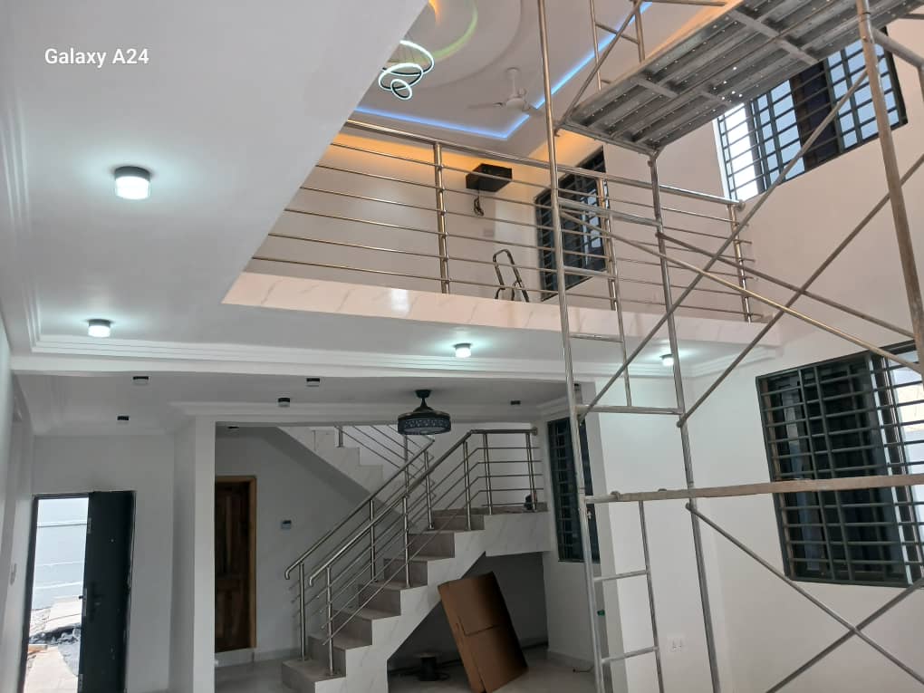 furnished 5 bedrooms in Buokrom estate f line