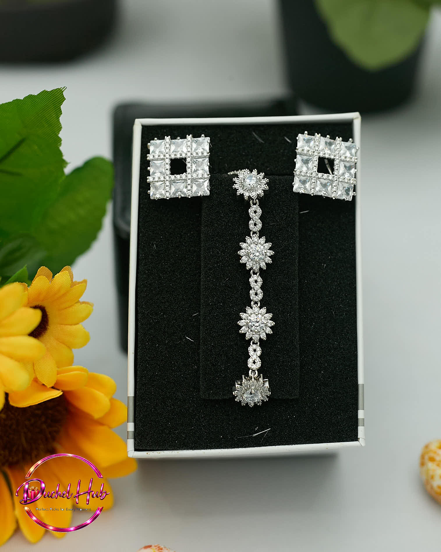 Elegant Gold-Tone Crystal Jewelry Set: Earrings &amp; Bracelet