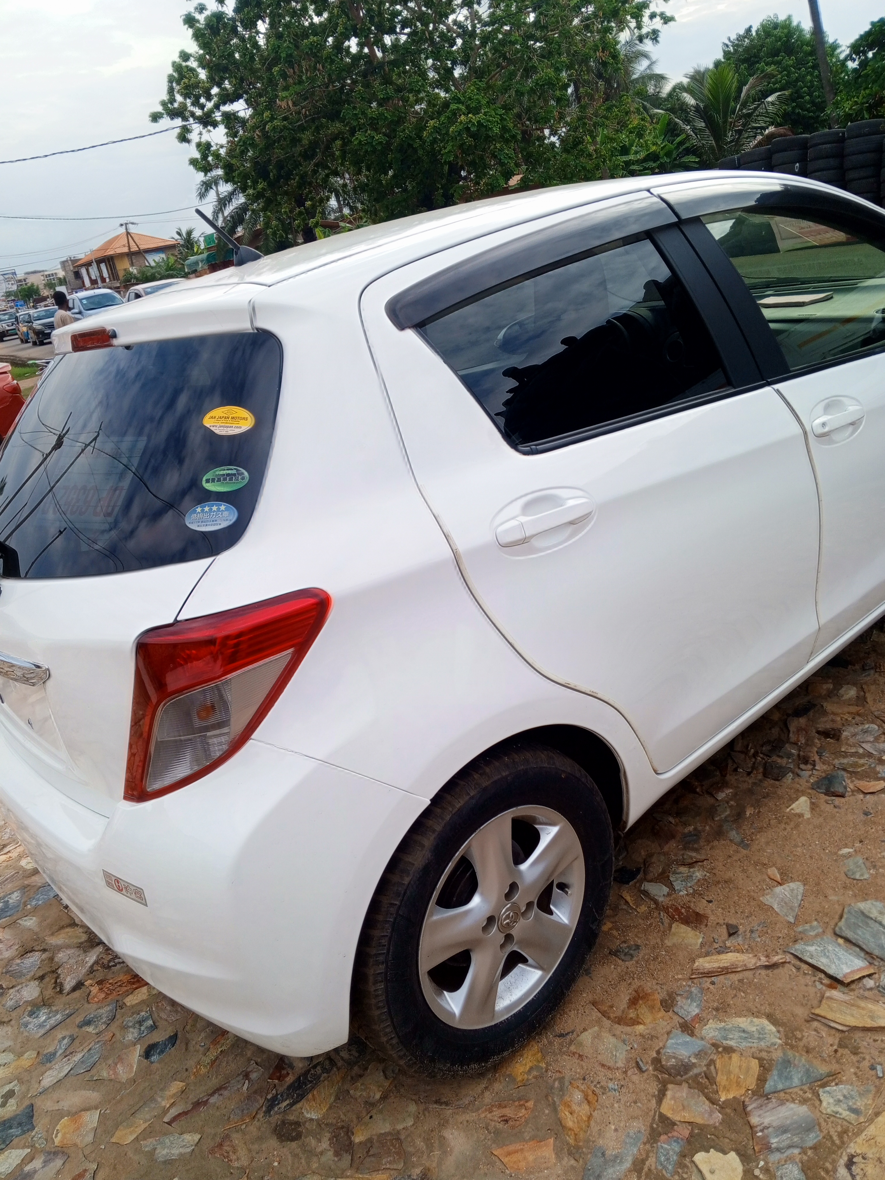 2013 Toyota vitz