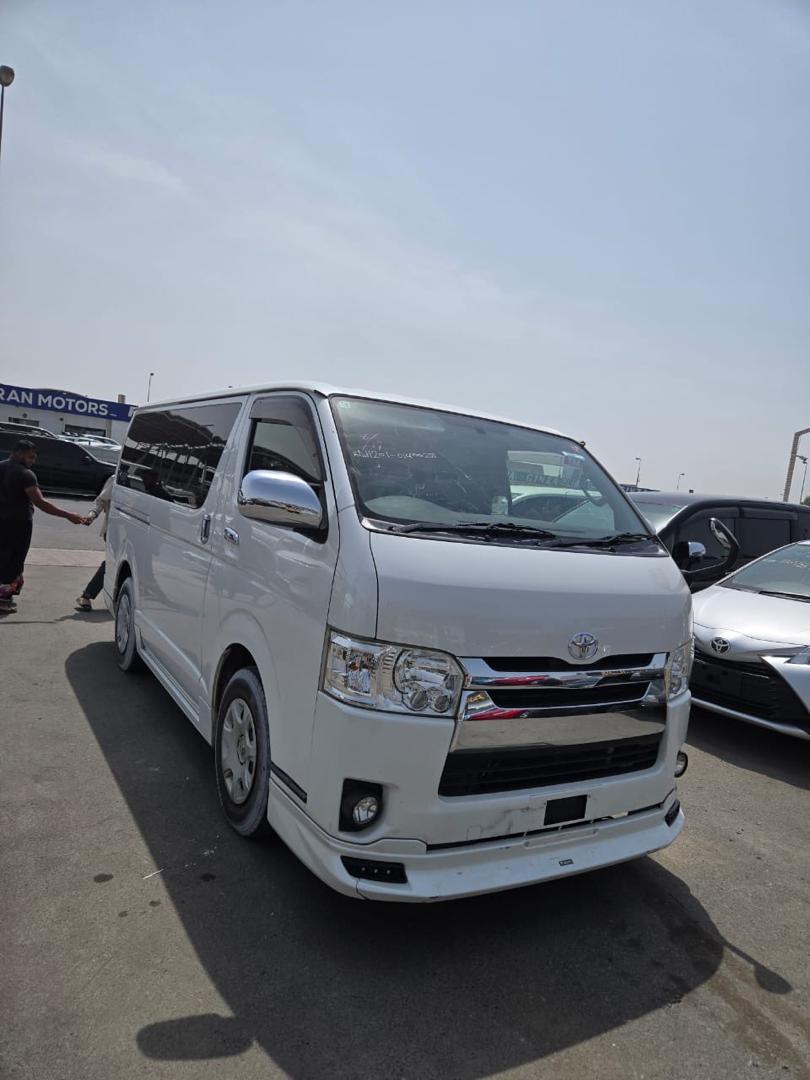 Toyota HiAce (5th Generation, H200 Series).