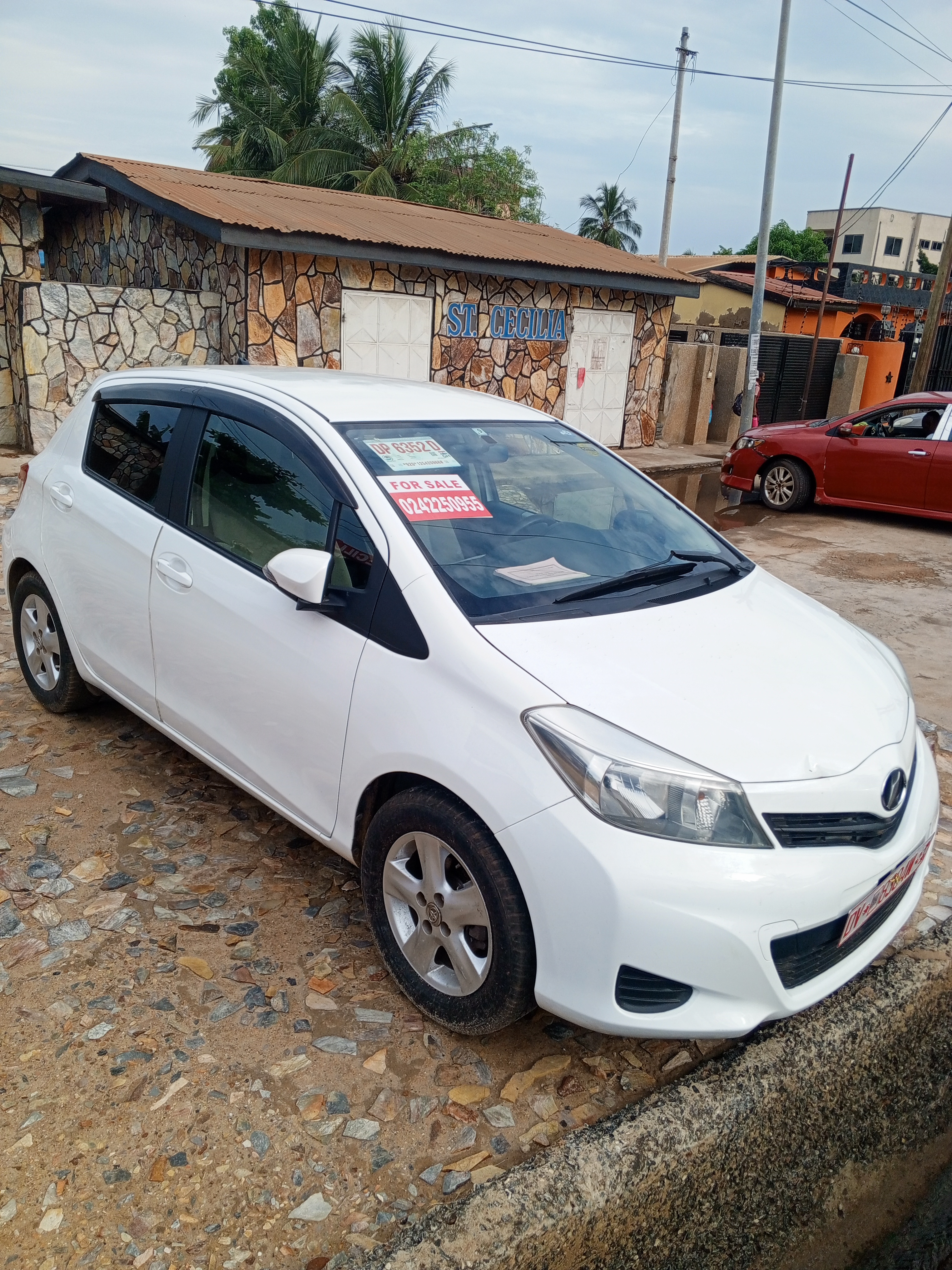 2013 Toyota vitz