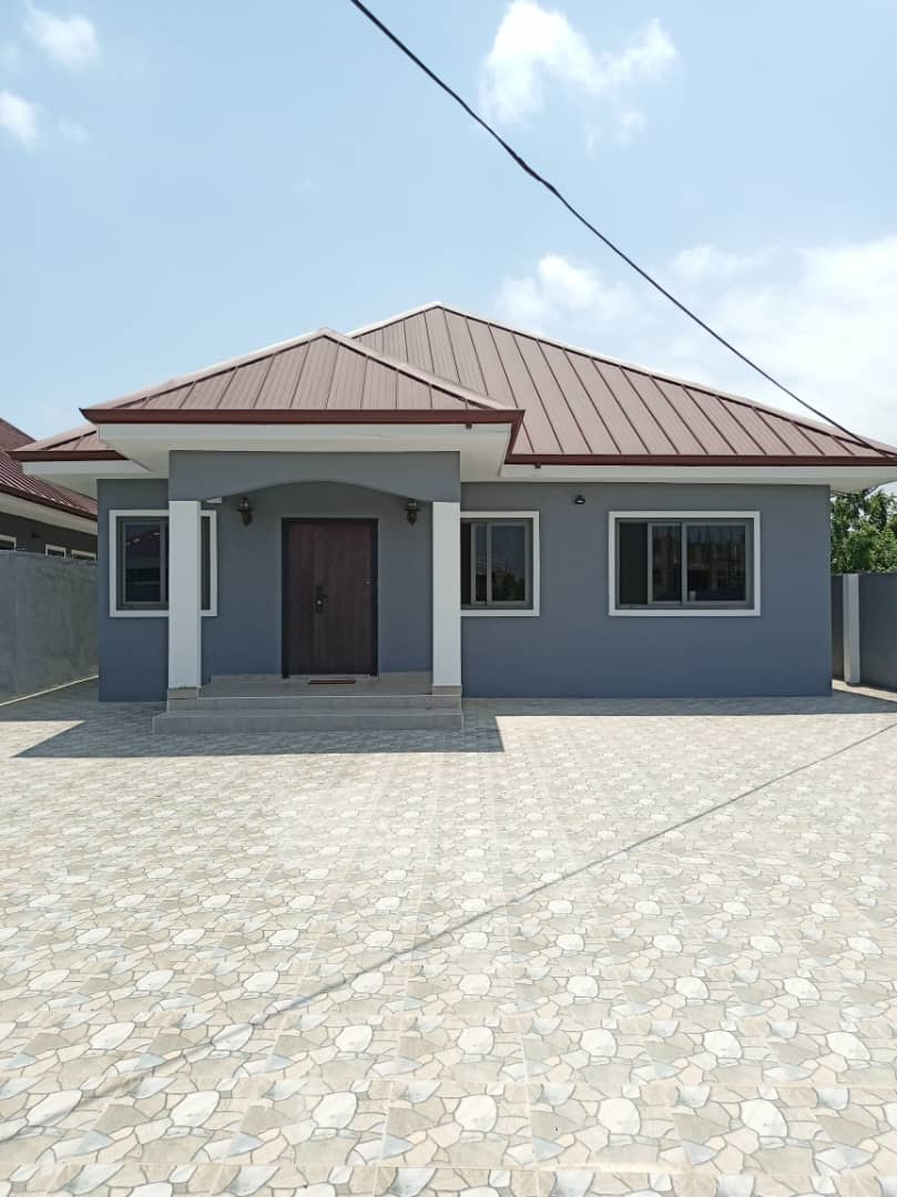 4 bedrooms at Oyibi