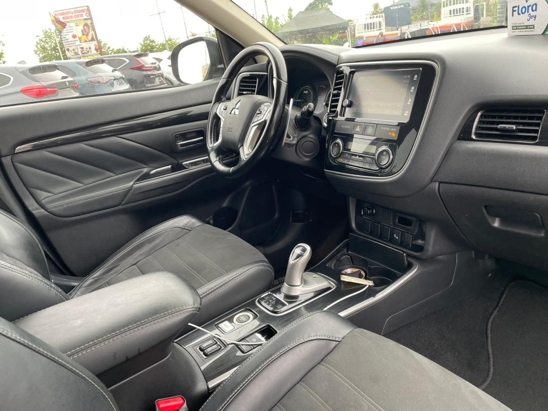 2018 Mitsubishi outlander PHEV S-AVC Hybrid