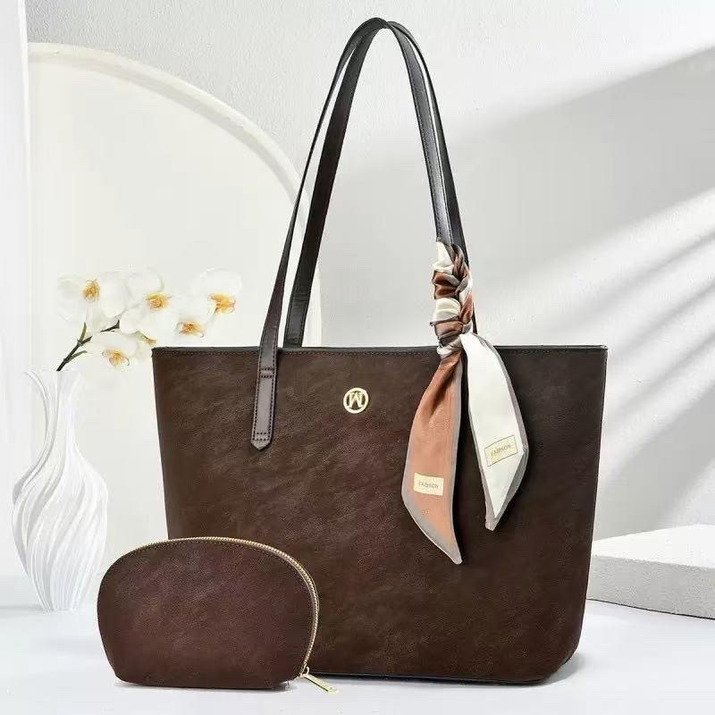 CHIC LEATHER TOTE BAG