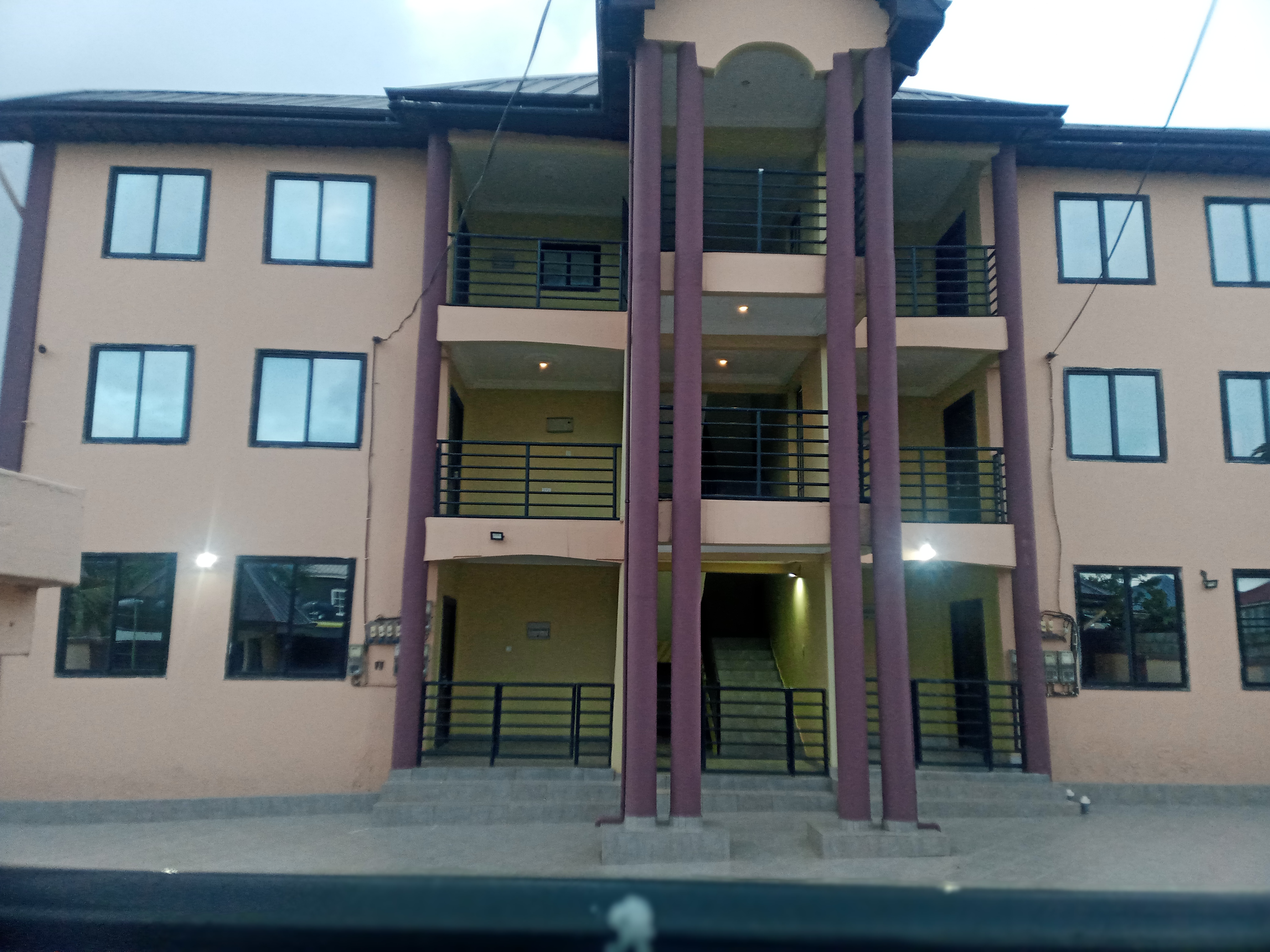 3 bedrooms Luxury apartment for rent in Ashongman Estate