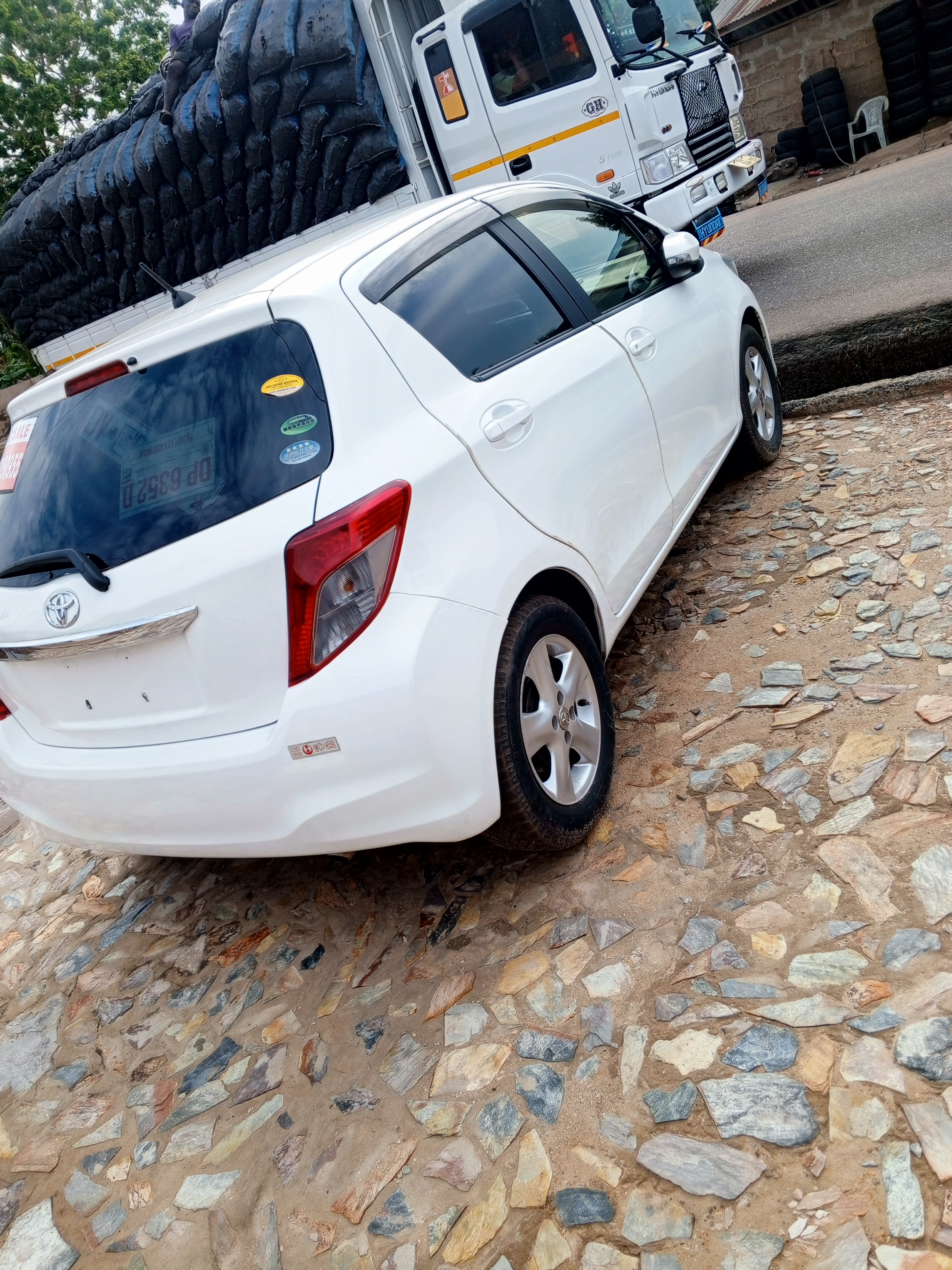 2013 Toyota vitz