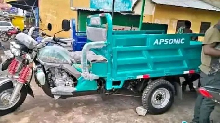 Apsonic Aboboyaa motorcycle