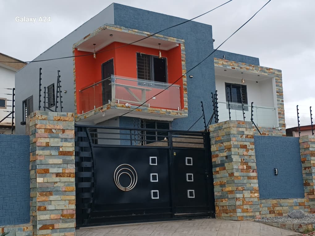 furnished 5 bedrooms in Buokrom estate f line