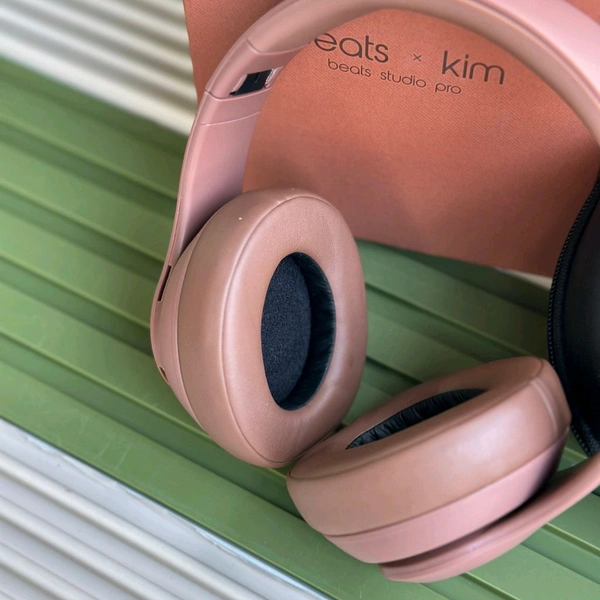 Beats x Kim Studio Buds Earphones - True Wireless Pink