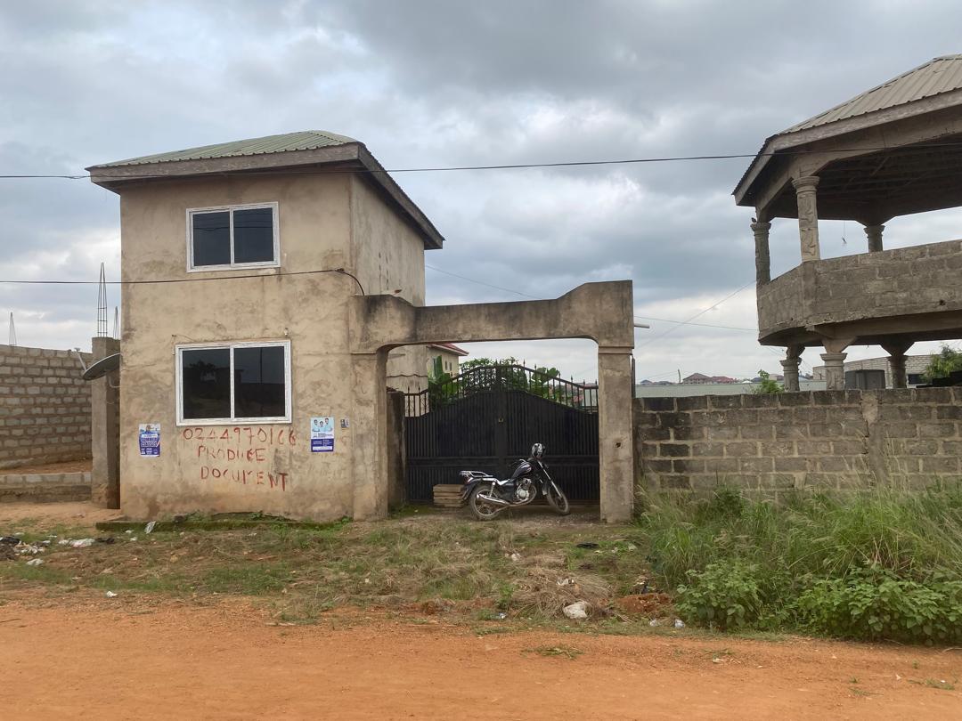 roadside 5 plots with 10 single rooms for sale @ Kotoku