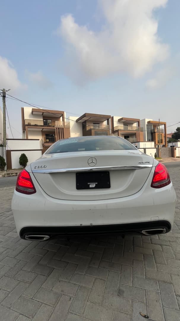 2016 C300 4MATICFully loaded