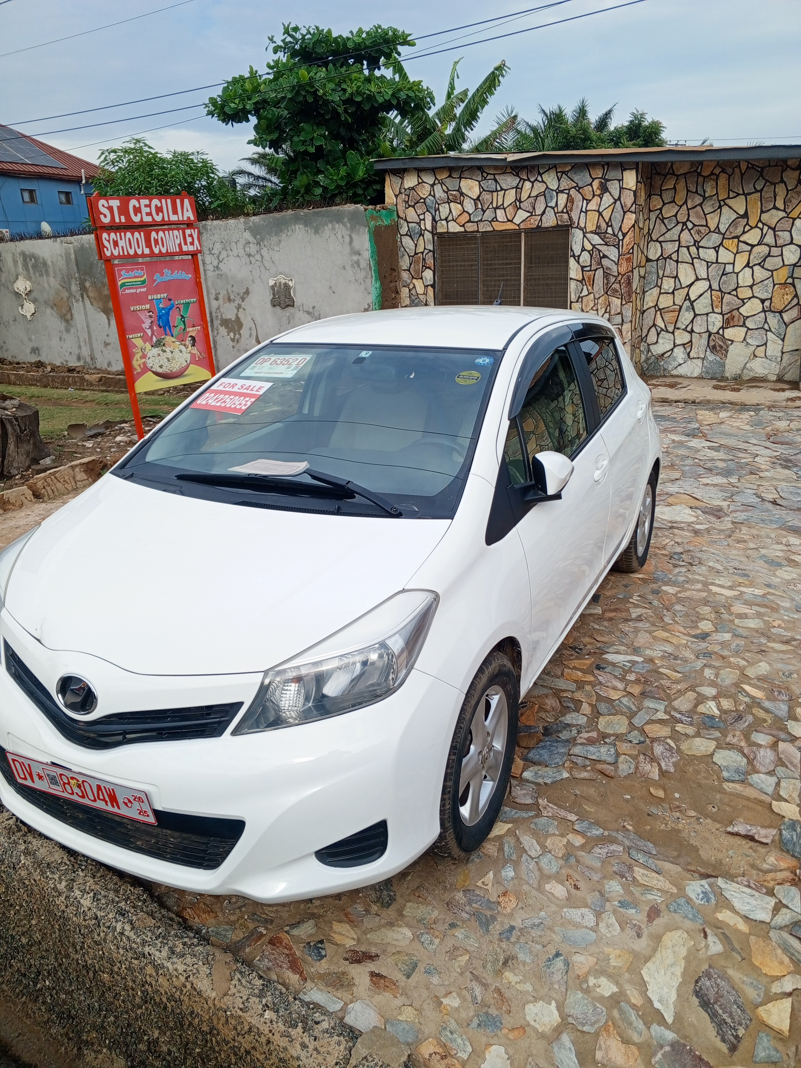 2013 Toyota vitz