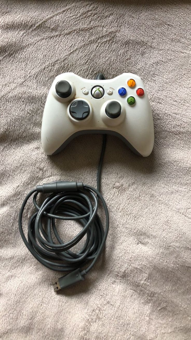 White Xbox 360 Wired Controller
