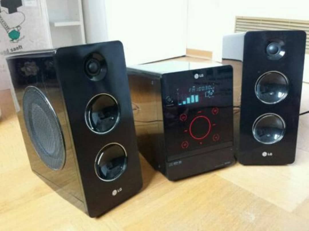 modern type lg home theater with quality bass and quality sound