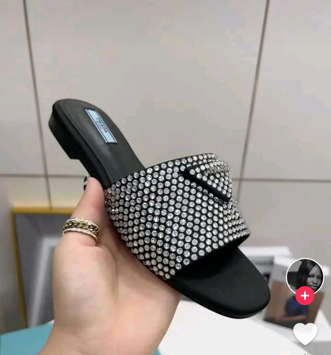 beautiful slippers 😍