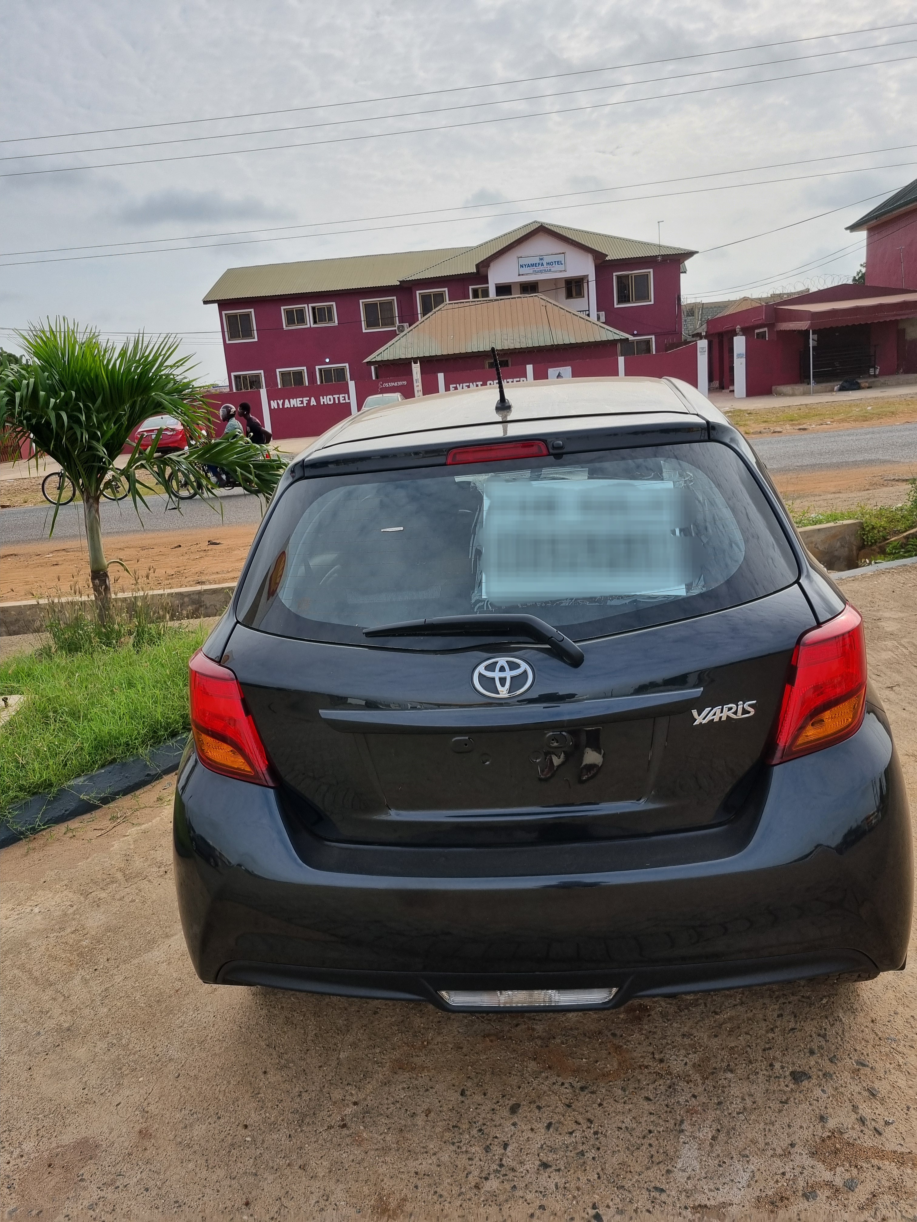 Toyota Yaris HATCHBACK