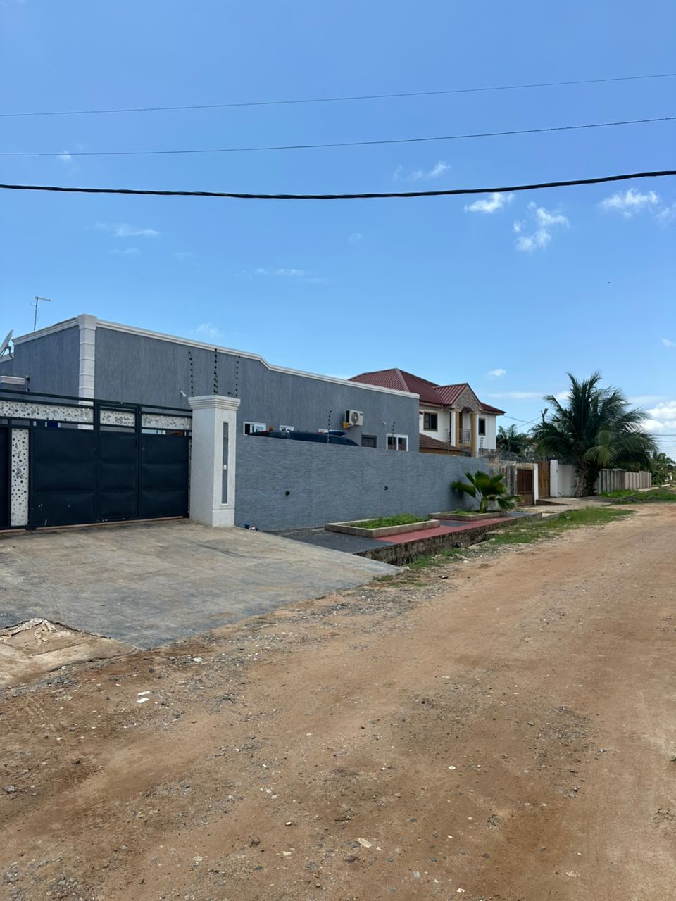 Executive 3befrooms self compound semi furnished  in spintex