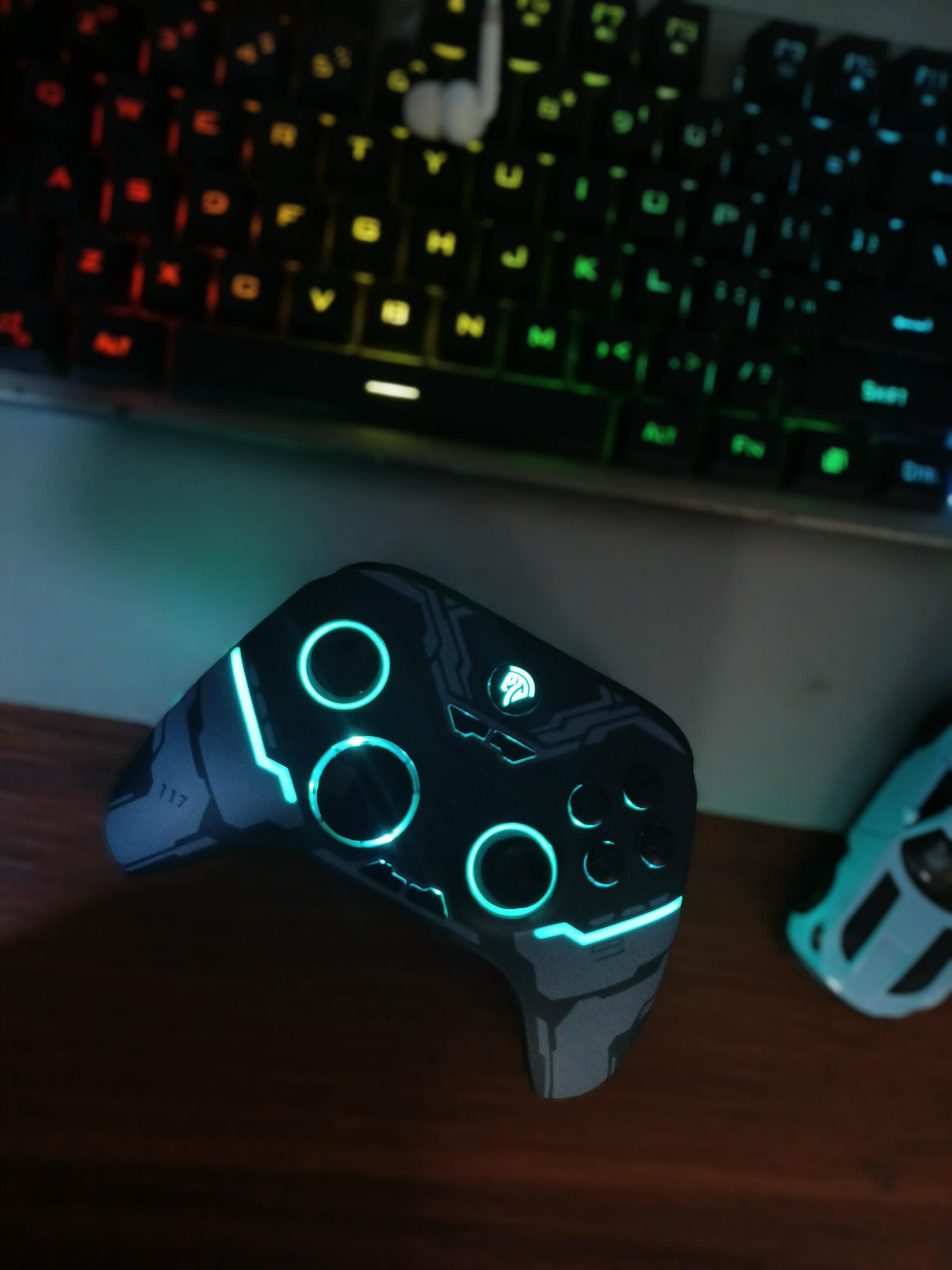 Wireless Gaming Controller
