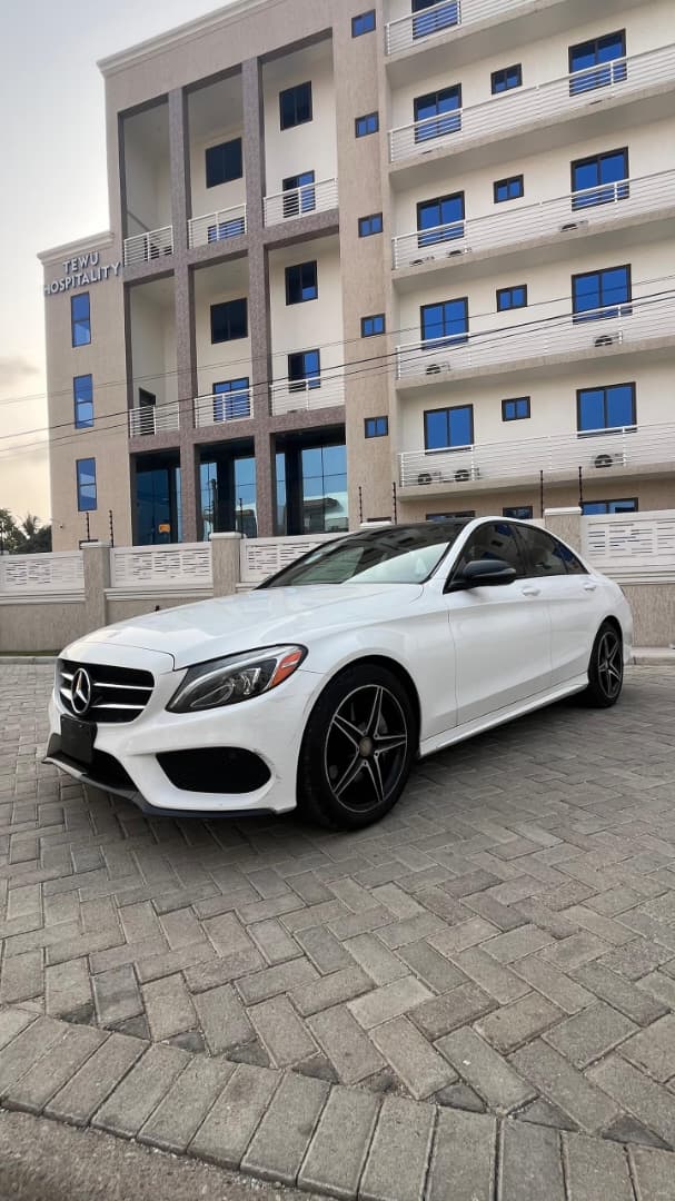 2016 C300 4MATICFully loaded