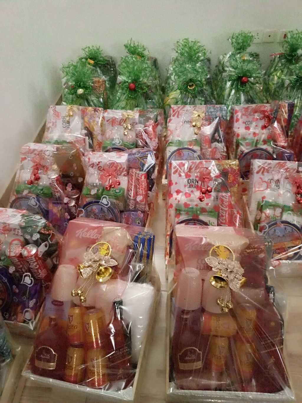 Elegant Event Gift Hampers &amp; Party Favors | Custom Gifts