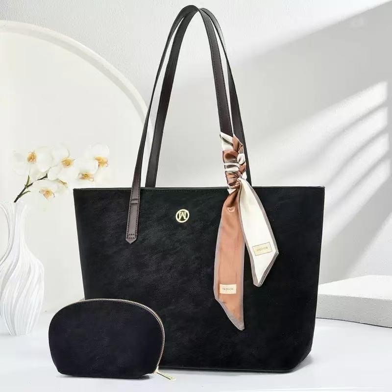 CHIC LEATHER TOTE BAG