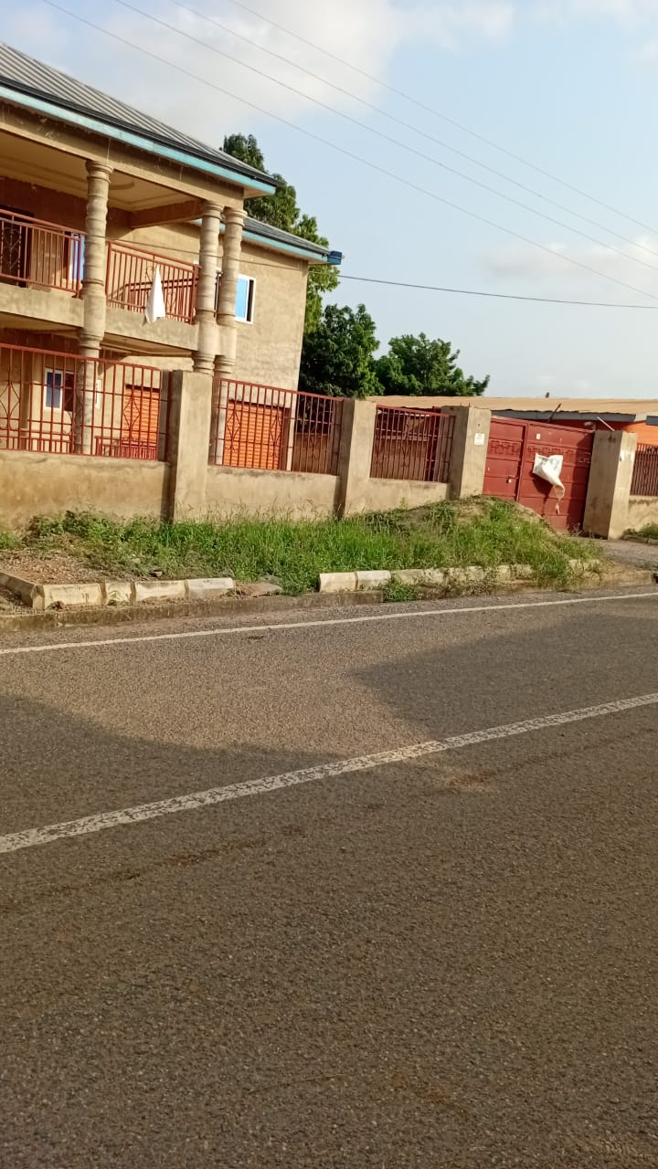 8 bedrooms mansion for sale in Aburi. Located in Hatso DVLA near Academic City University.