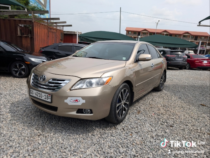 Toyota Camry (hybrid)