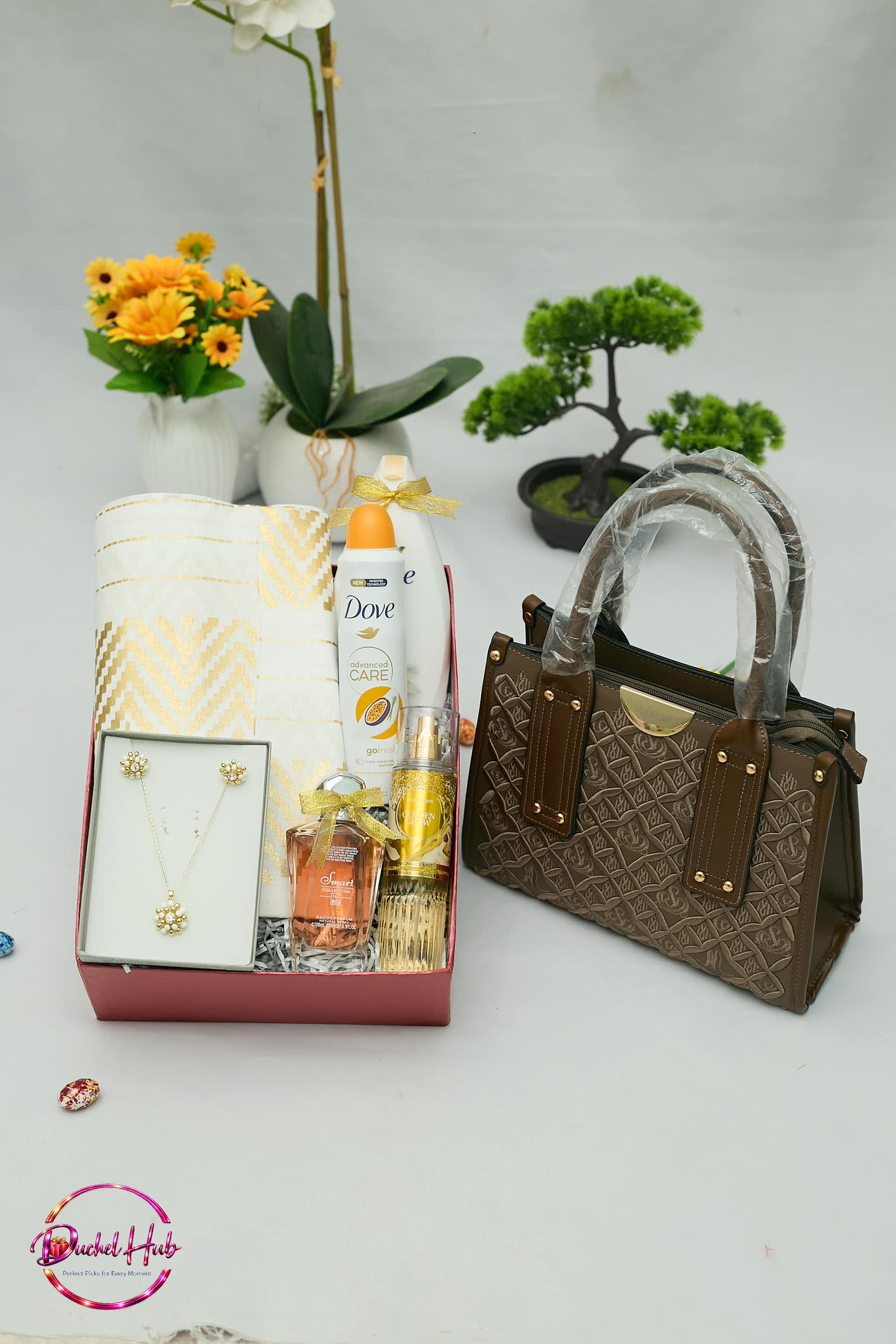 Elegant Women’s Luxury Gift Set: Handbag, Jewelry &amp; Beauty