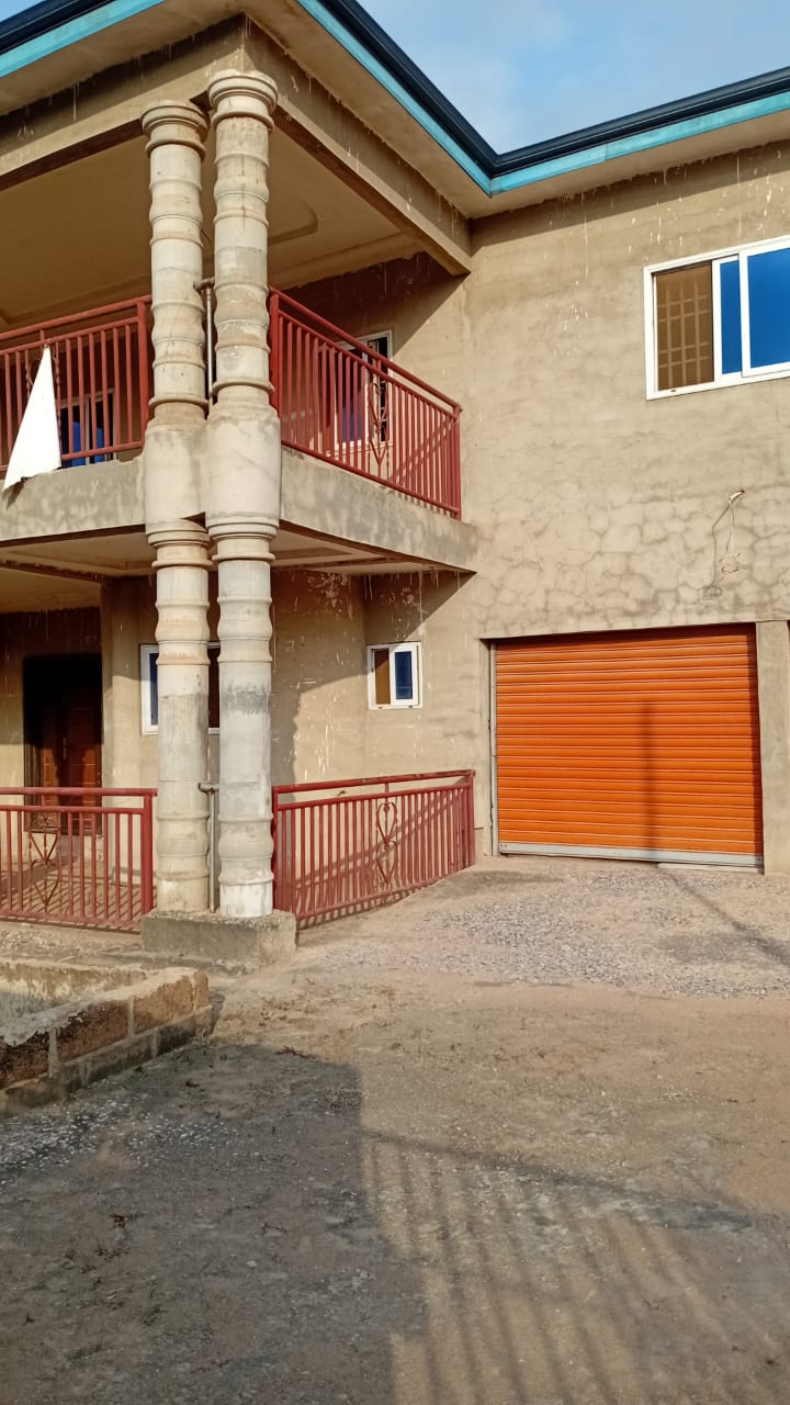 8 bedrooms mansion for sale in Aburi. Located in Hatso DVLA near Academic City University.