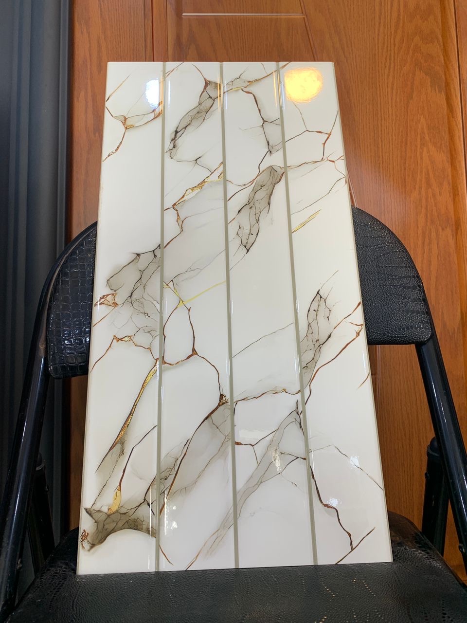 Wall tiles (washroom/Kitchen) Made in India. 30/60cm, 5 pcs in a box. Gh160 per box.