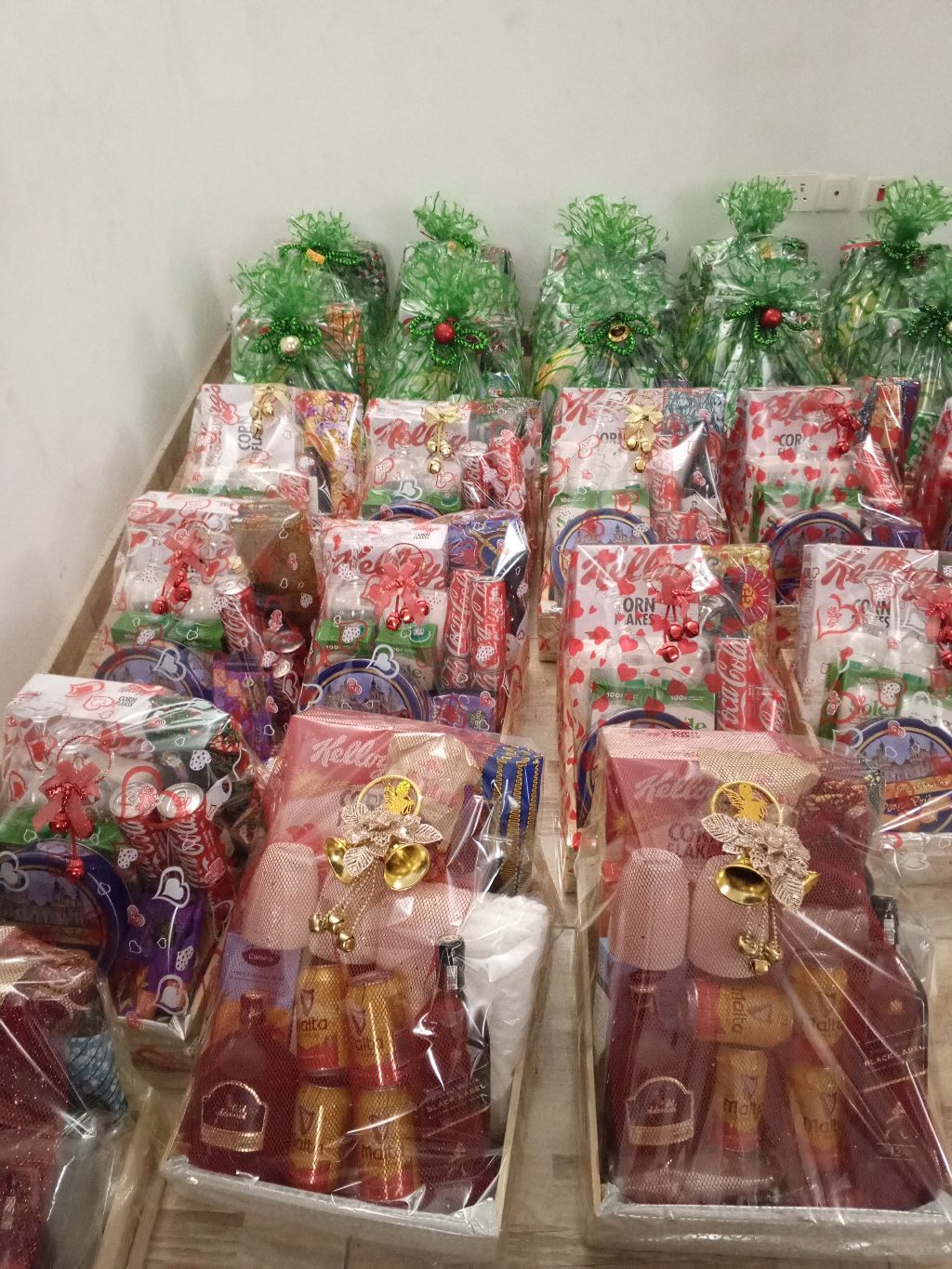 Elegant Event Gift Hampers &amp; Party Favors | Custom Gifts