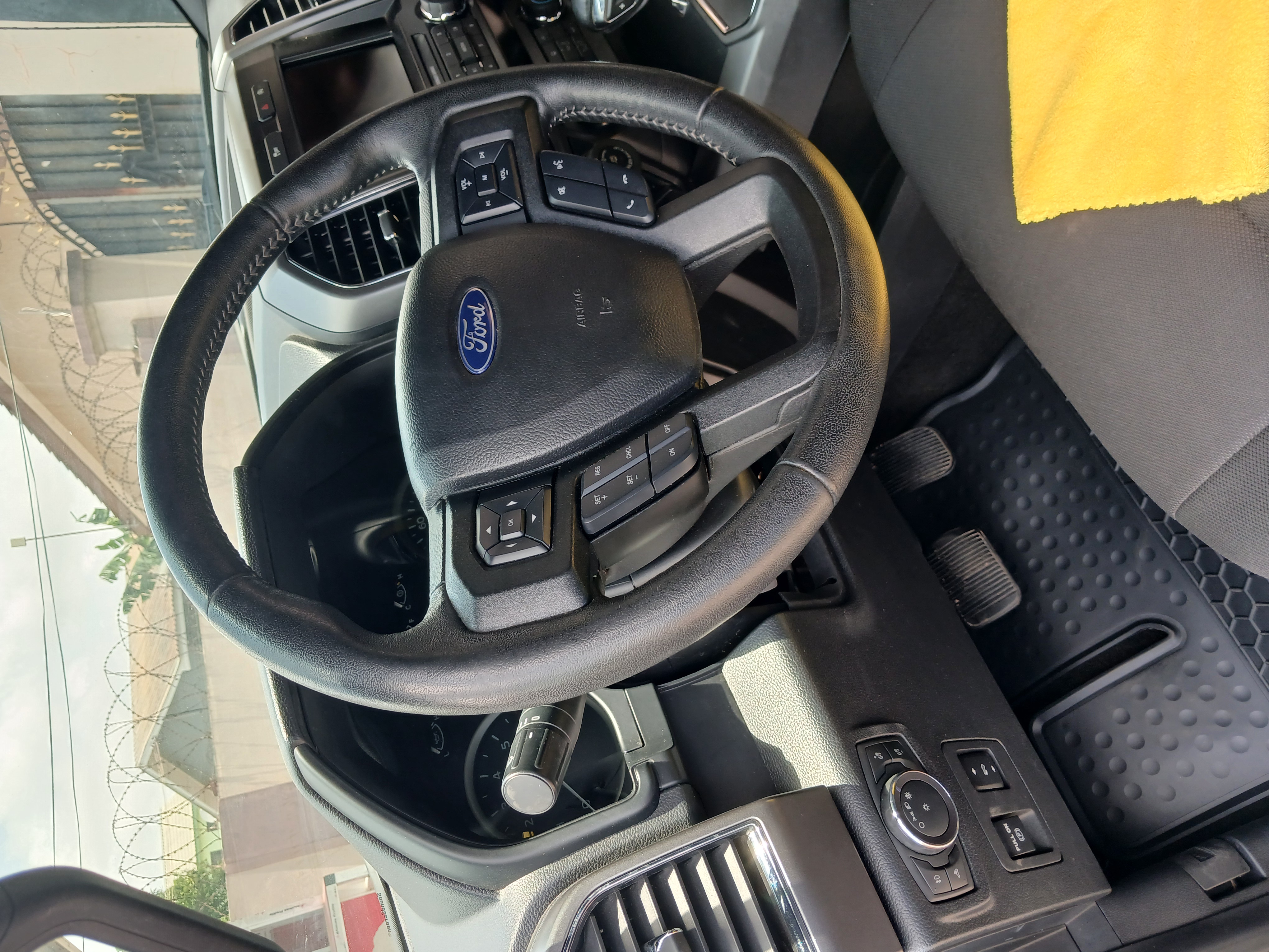 For sale Ford F150 2019 please if you need 🙏 you can call 📞 or WhatsApp me on this number 0592048964 thank you