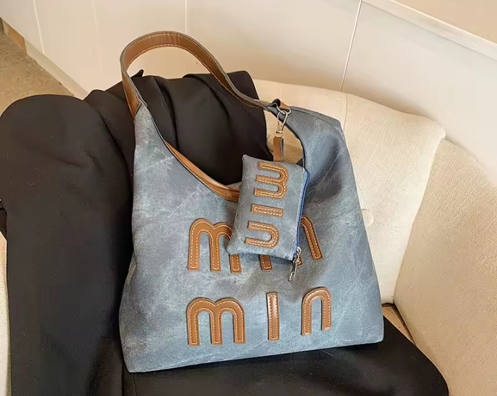 Min Min Tote Bag