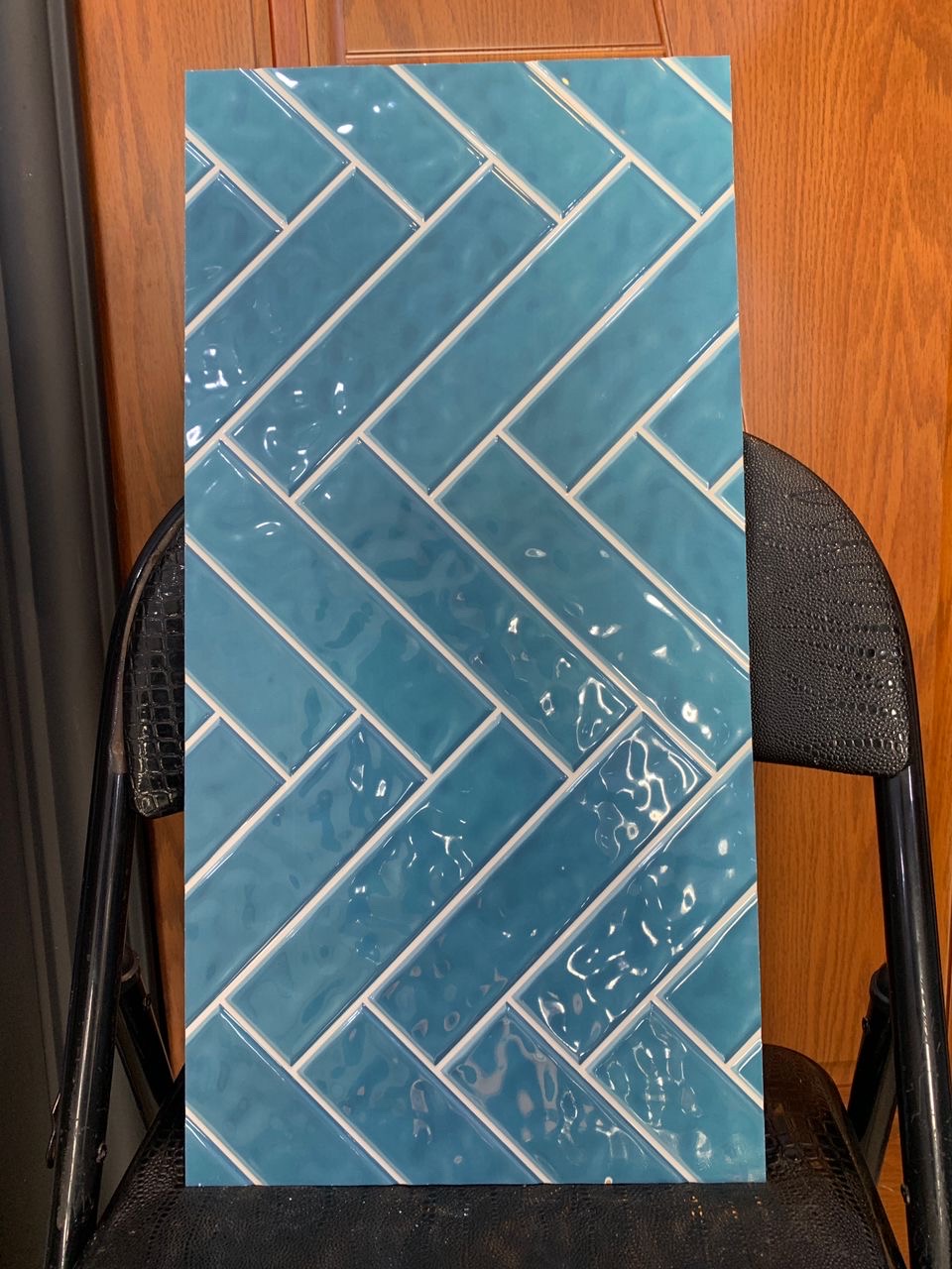 Wall tiles (washroom/Kitchen) Made in India. 30/60cm, 5 pcs in a box. Gh160 per box.