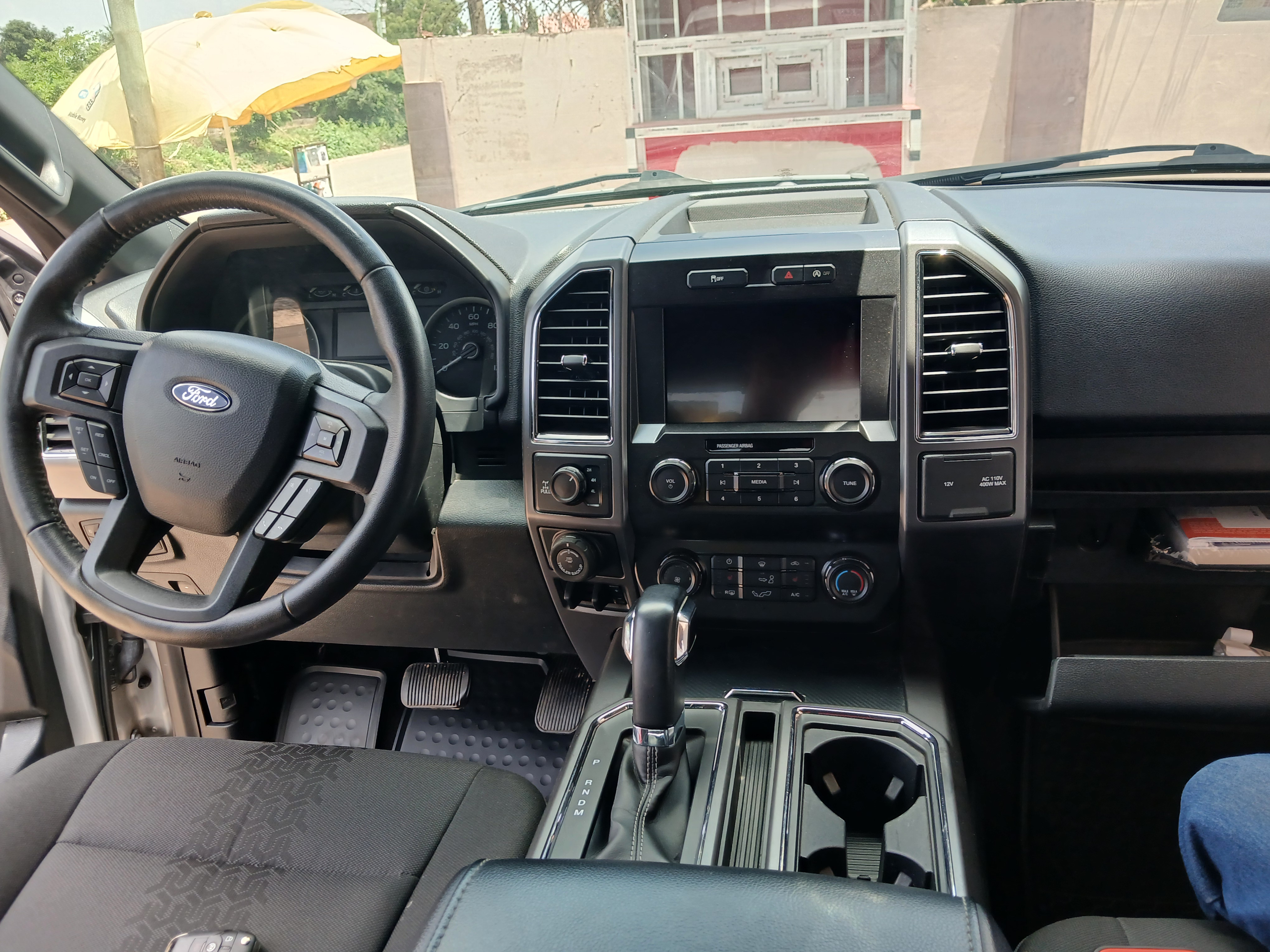 For sale Ford F150 2019 please if you need 🙏 you can call 📞 or WhatsApp me on this number 0592048964 thank you