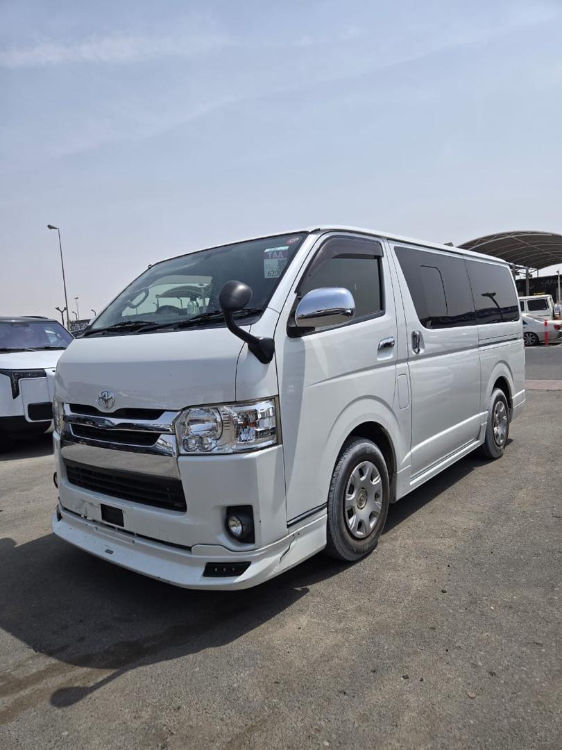 Toyota HiAce (5th Generation, H200 Series).